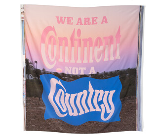 Edition Foulard – I love to dress like I am coming from somewhere and I have a place to go Edition Foulard – I love to dress like I am coming from somewhere and I have a place to go – book cover closed